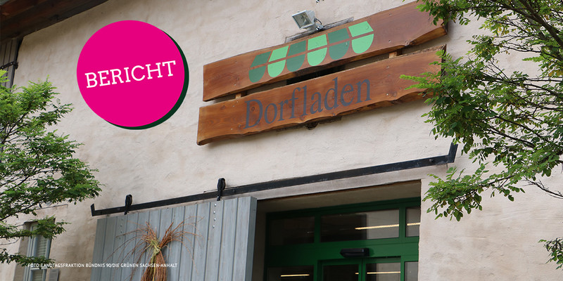 KI generiert: Das Bild zeigt die Fassade eines Dorfhauses mit einem Schild, auf dem "Dorfladen" steht. Ein auffälliger pinker Kreis mit der Aufschrift "BERICHT" ist ebenfalls sichtbar.